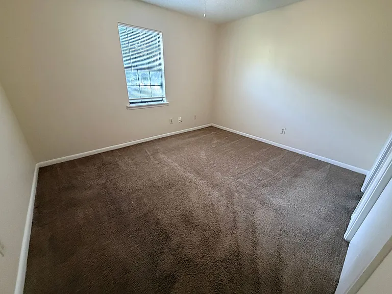 Chimney Creek Apartments — Photo 41