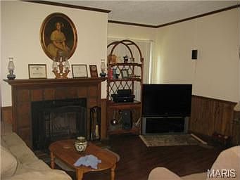 2nd image of 948 Woods Ln