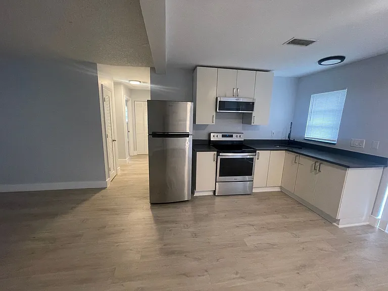 780 NE 46th Ct — Photo 33