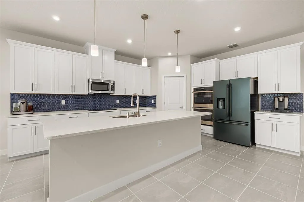 4 bed, 3.0 bath, 2505 sqft, $3,800 — Photo 4