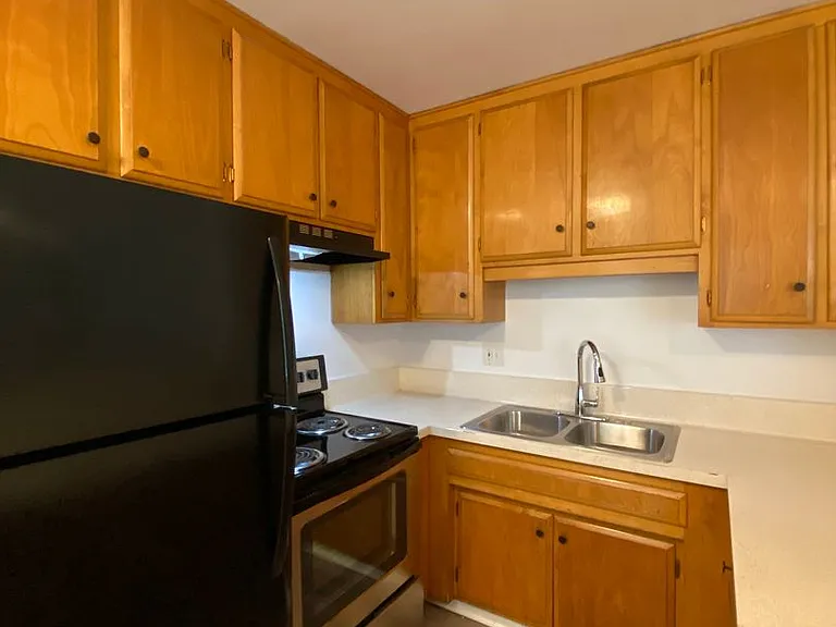 1116 Bennett Ave — Photo 6
