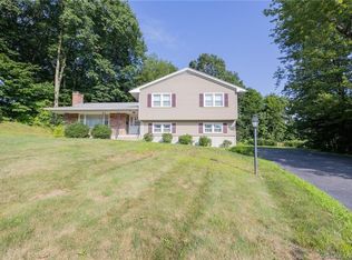 35 Deer Park Cir, Waterbury, CT 06708