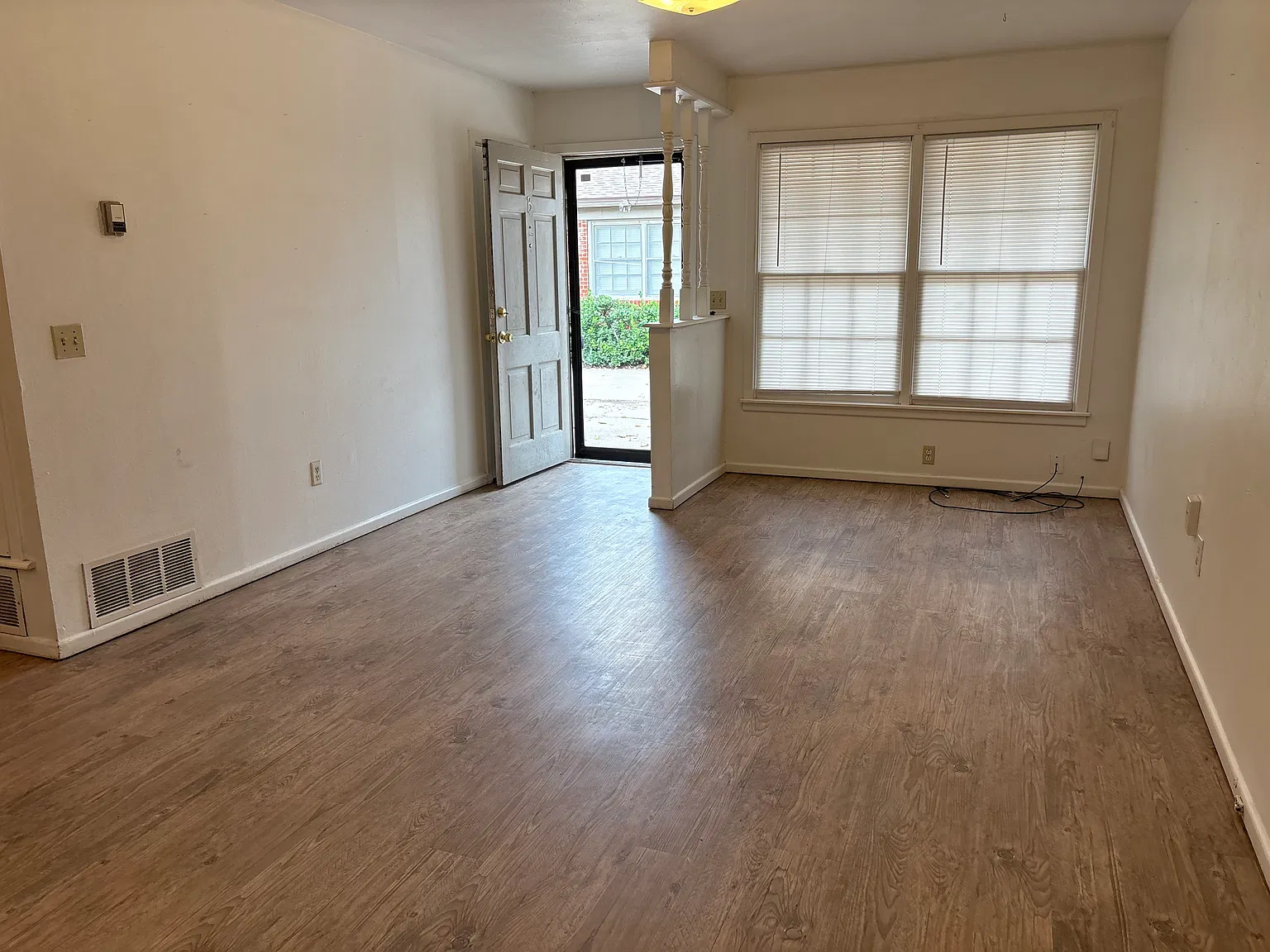 2 bed, 1050 sqft, $695 — Photo 2