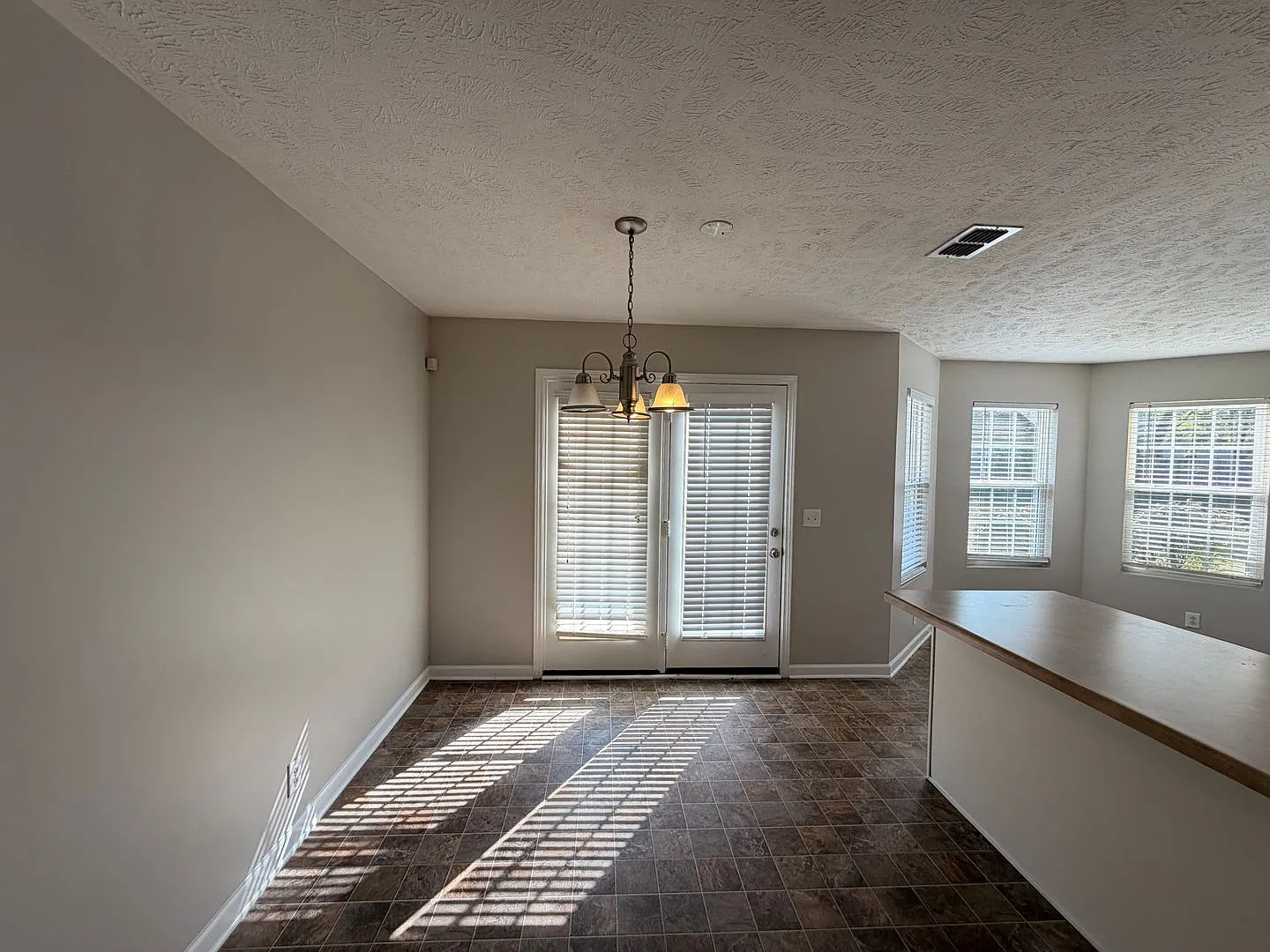 1/2 Off First Month's Rent!! 3br 2.5b Home + Office/Study & Bonus Room Located In Murfreesboro — Photo 4