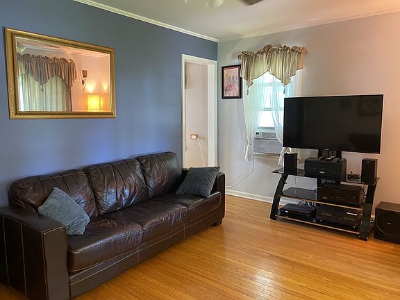 3rd image of 215 S Lewis Ave
