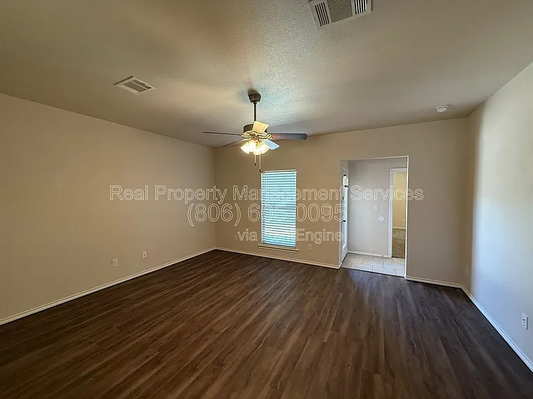 10121 Virginia Ave — Photo 4