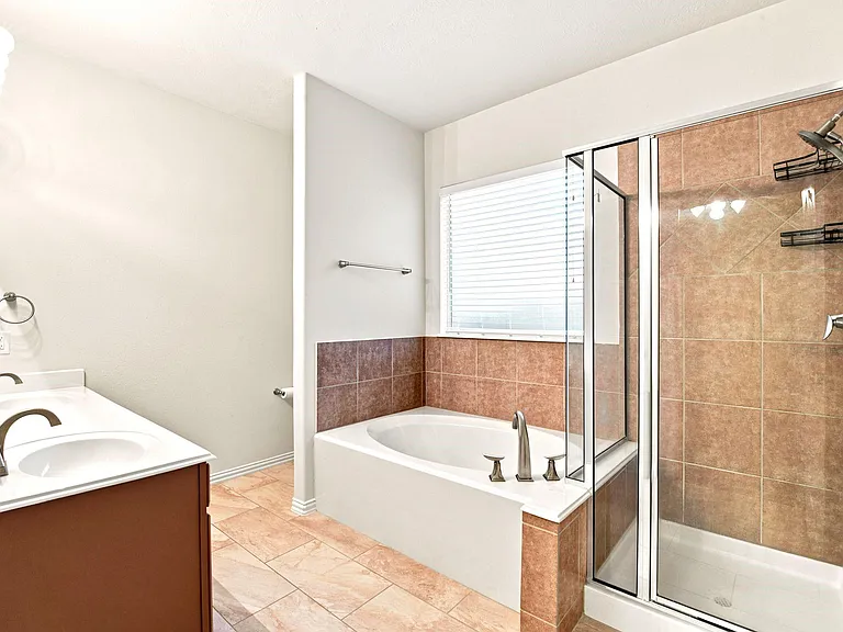 24418 Lakecrest Bend Dr — Photo 32