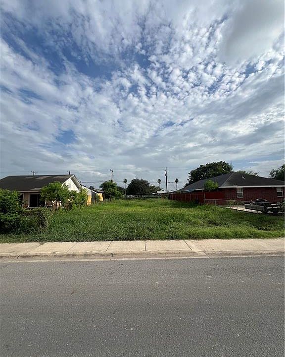 2nd image of 2117 W Hackberry Ave