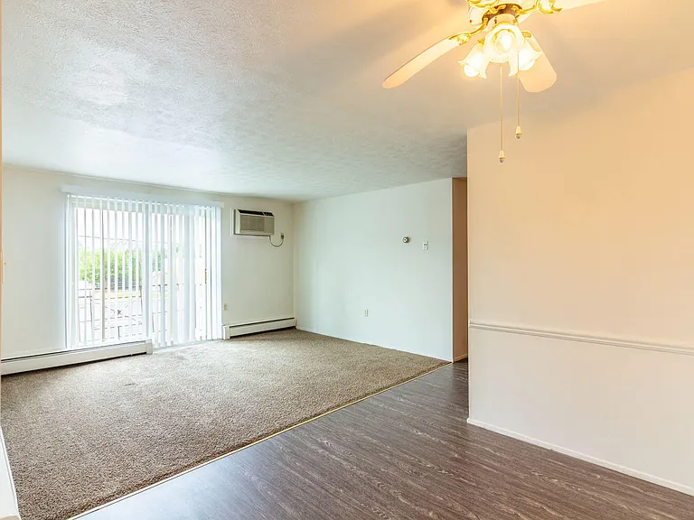 Emerald Overlook Apartments — Photo 2