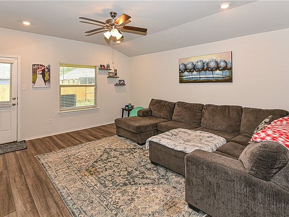 5th image of 311 Saddleback Trl