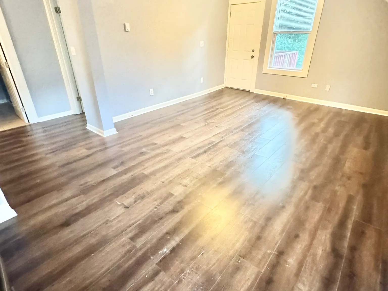 3 bed, 900 sqft, $2,080 — Photo 4