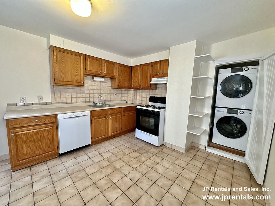 1st image of 386 Centre St #1