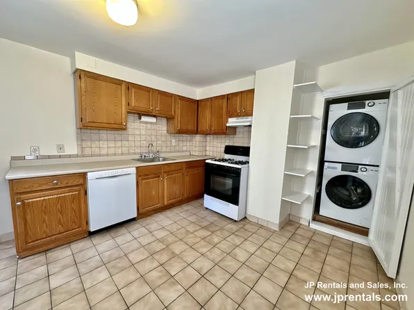 386 Centre St #1, Jamaica Plain, MA 02130