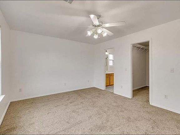 5th image of 909 Hyacinth Hollow Dr