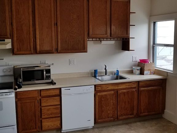 4th image of 224 Mastick Ave