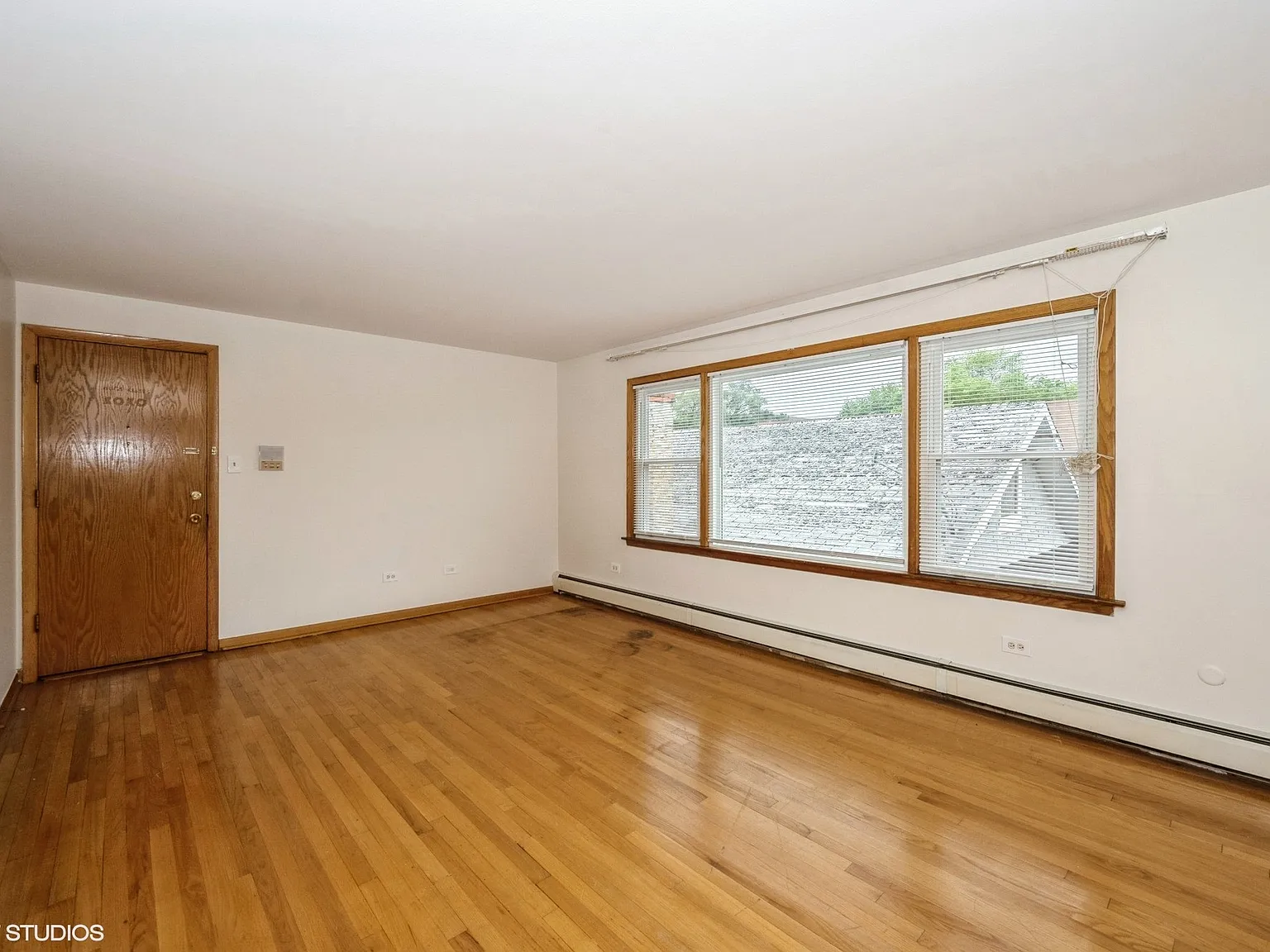 2 bed, 1000 sqft, $1,975 — Photo 3
