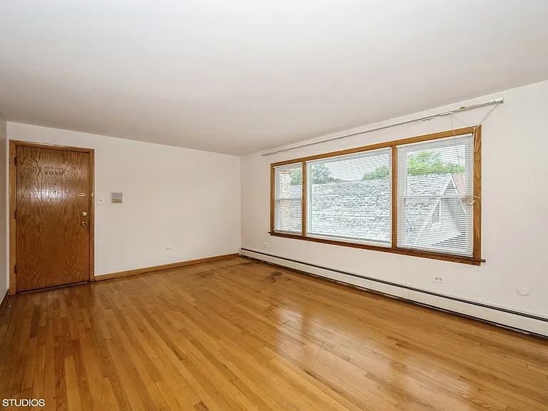 6883 N Northwest Hwy #2R — Photo 3