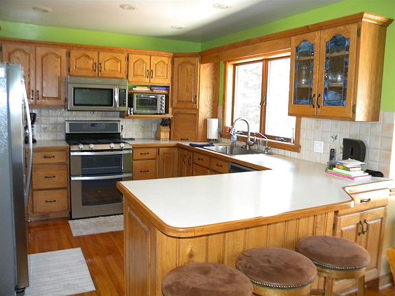 3rd image of 455 Elizabeth Dr