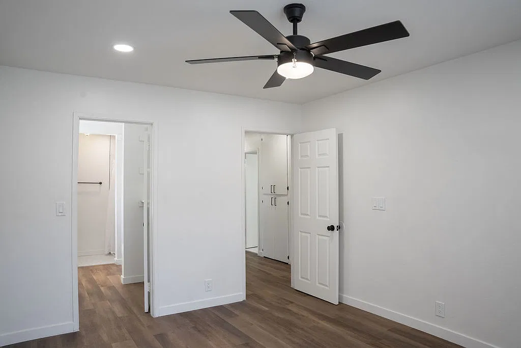 2 bed, 800 sqft, $2,450 — Photo 2