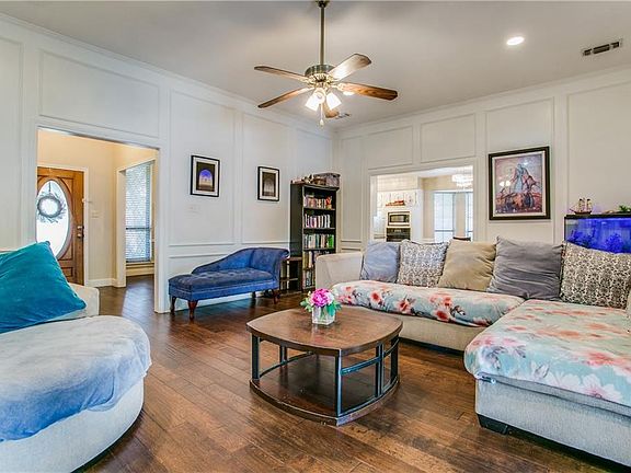 4th image of 2829 Apple Valley Dr