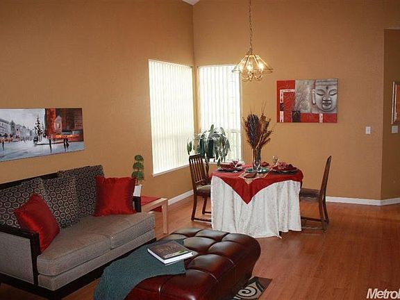 2nd image of 1833 Woodland Ln