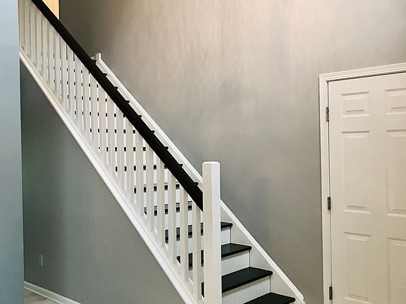 4th image of 488 Rockledge Ln