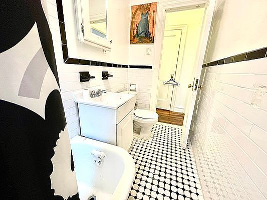 4th image of 874 43rd St APT 3C