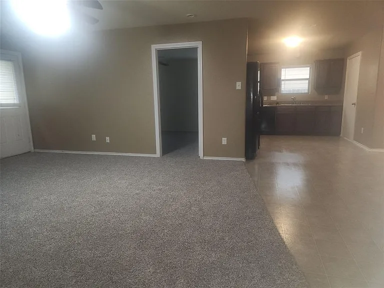 818 Lightningbug Ln — Photo 4