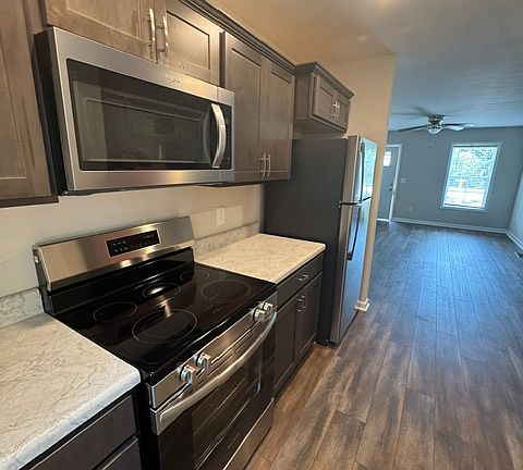 5th image of 437 Arlington St #B