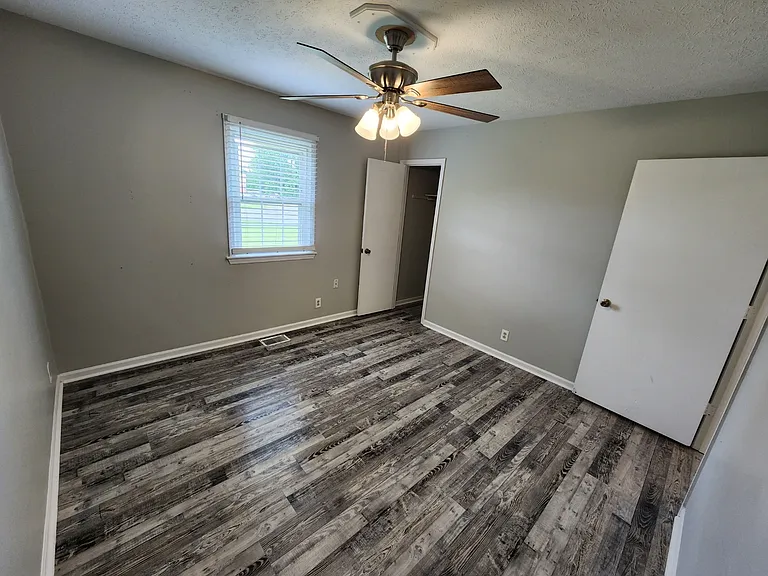 100 Grant Dr — Photo 34