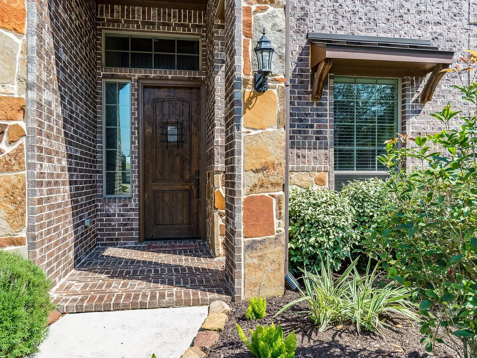 4 bed, 3.5 bath, 3178 sqft, $3,350 — Photo 2