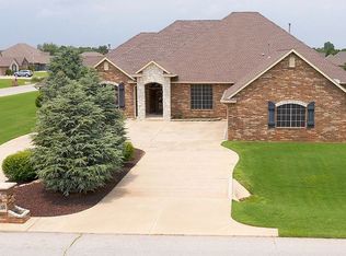 10115 SW 33rd St, Yukon, OK 73099