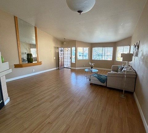 5th image of 33450 Walham Rise