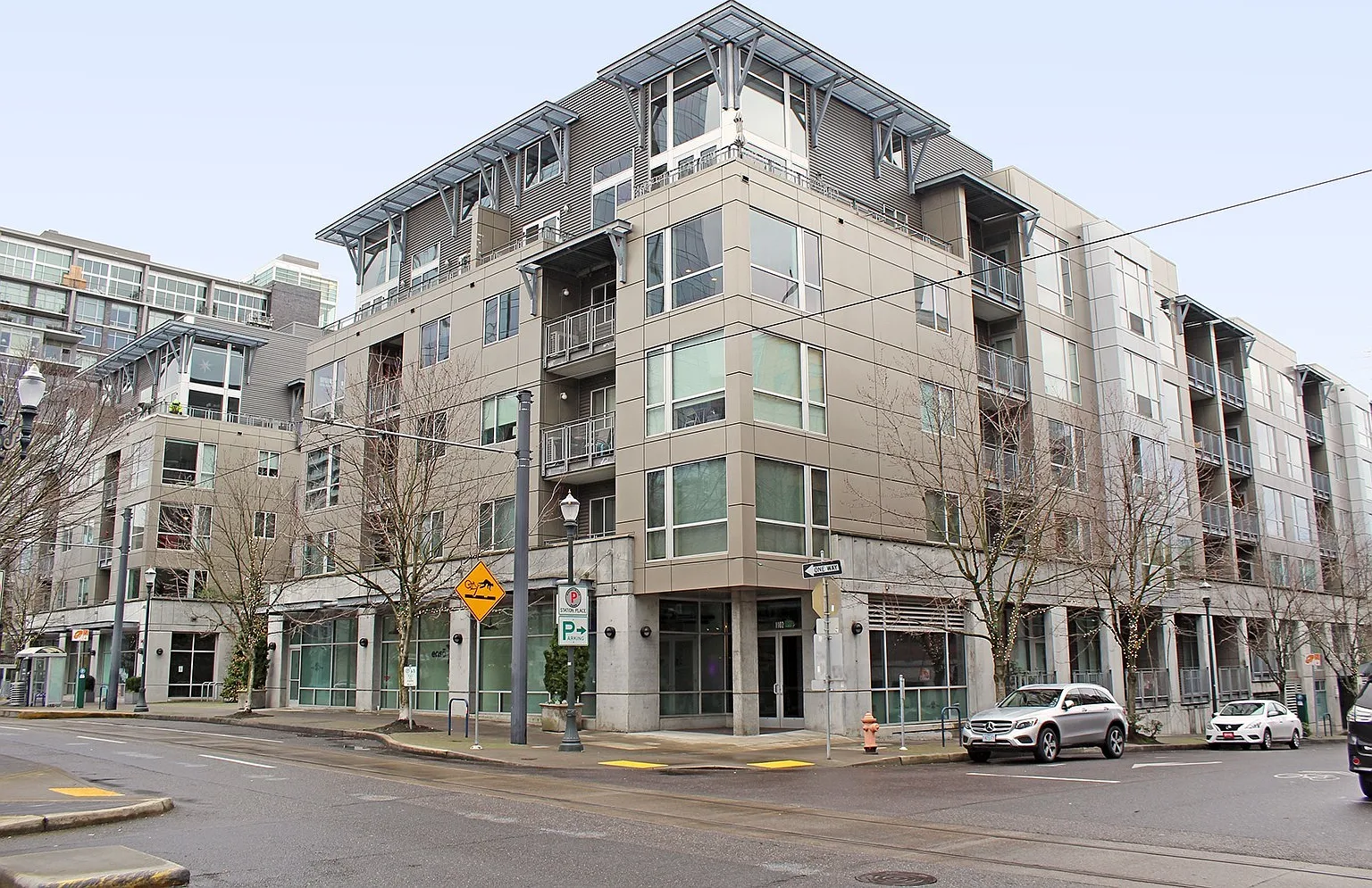 Pearl Perfection! 1+ Bed Modern Loft w/Reserved Parking & Fitness Center — Photo 1