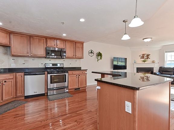 4th image of 614 Hampton Way #614