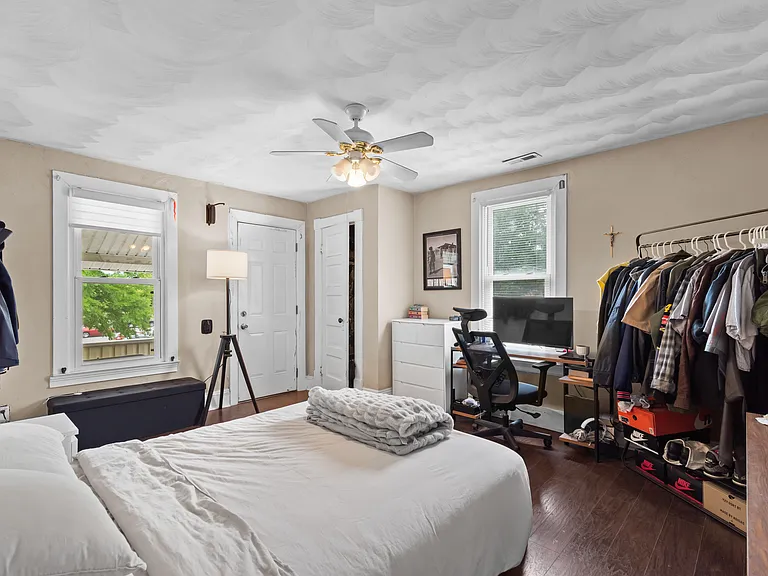 635 W 29th St — Photo 16