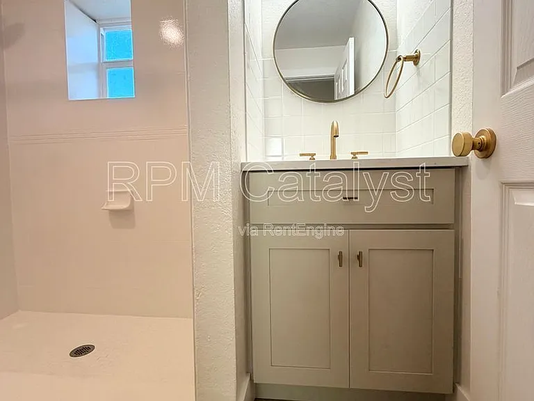 6905 1/2 N Duncan Ave #A — Photo 3