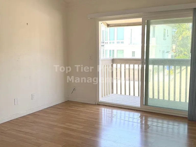 125 Acacia Ave — Photo 23