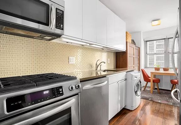5th image of 100 W 93rd St APT 11C