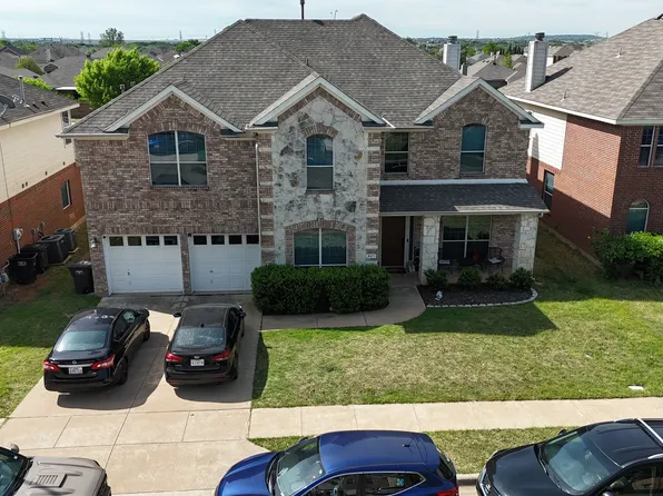 421 Roundrock Ln, Fort Worth, TX 76140