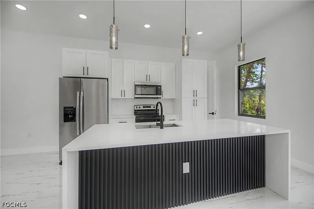 3 bed, 3.0 bath, 1057 sqft, $1,750 — Photo 3