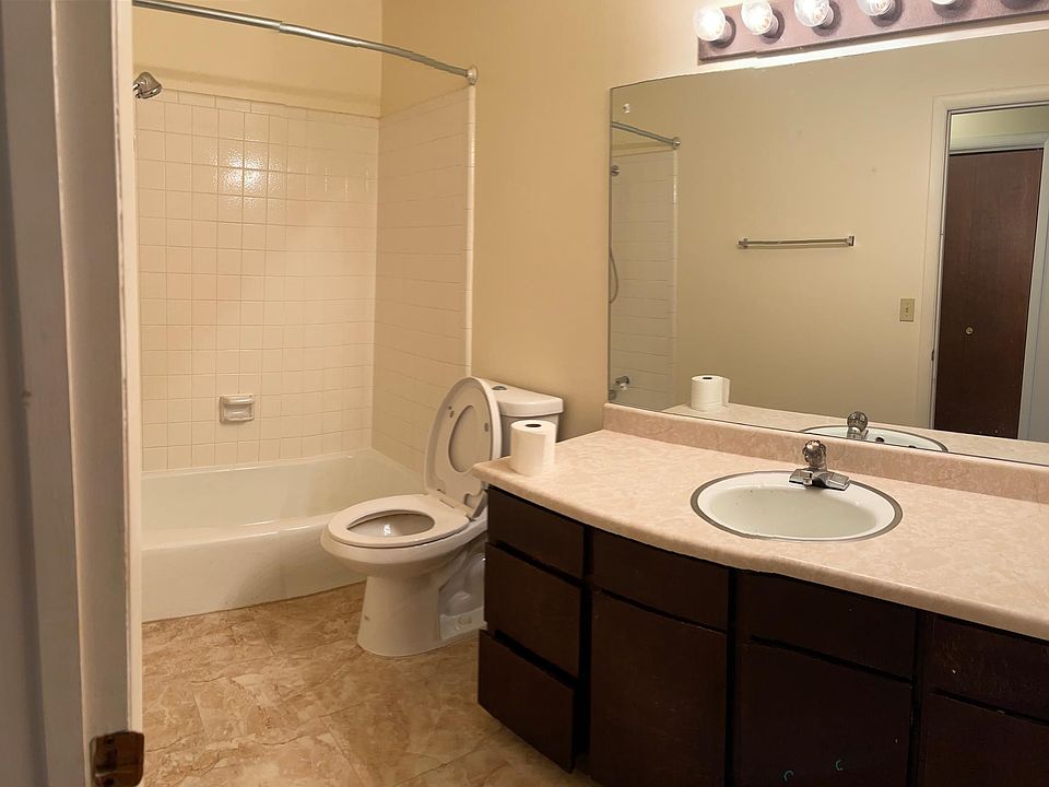 Upstairs hallway bathroom