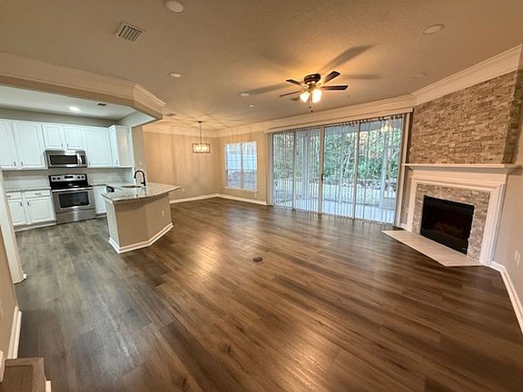 3rd image of 3939 Lionheart Dr