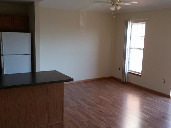 4th image of 6905 67th St Unit 303