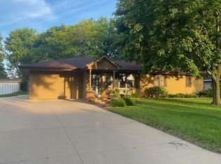 1110 Rosehill Dr, Albert Lea, MN 56007