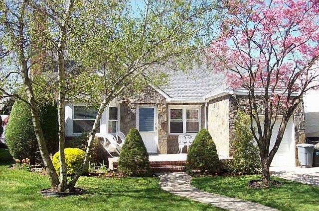 1st image of 17 Midland Dr