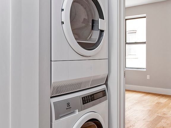 3rd image of 590 W 204th St #45A