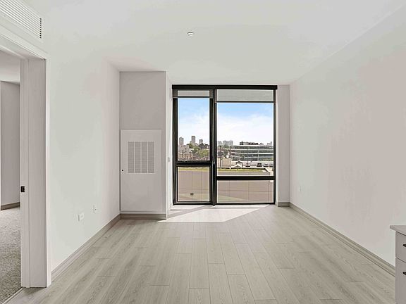 4th image of 2155 N Elston Ave #2/2