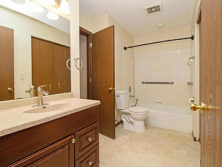 4215 Sylvia Ln S — Photo 7