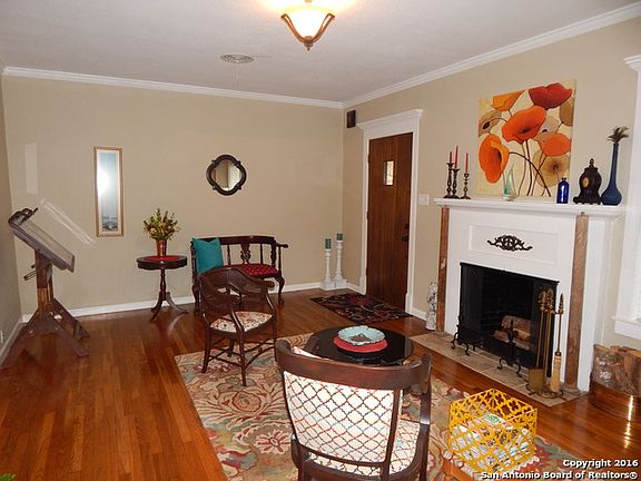 3rd image of 233 Lovera Blvd